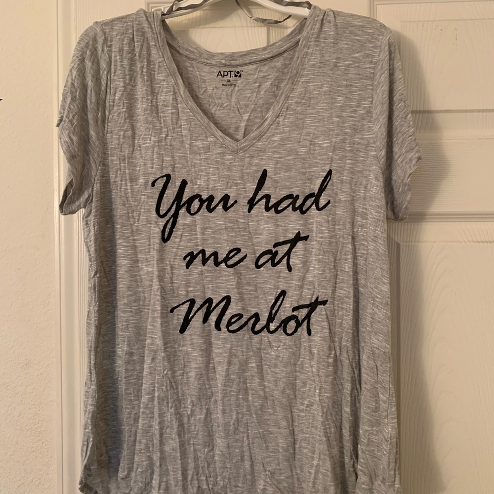Women’s Graphic Tee size XL